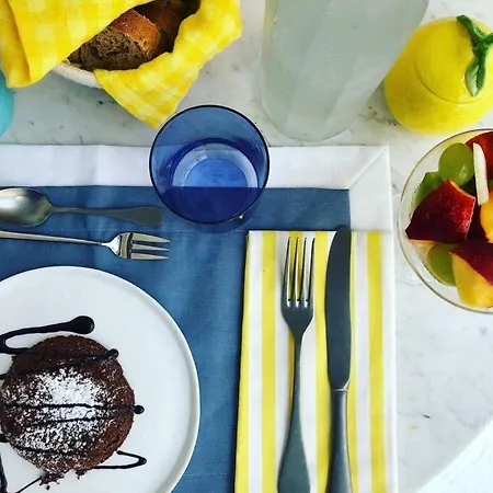 Capri فندق مبيت وإفطار *